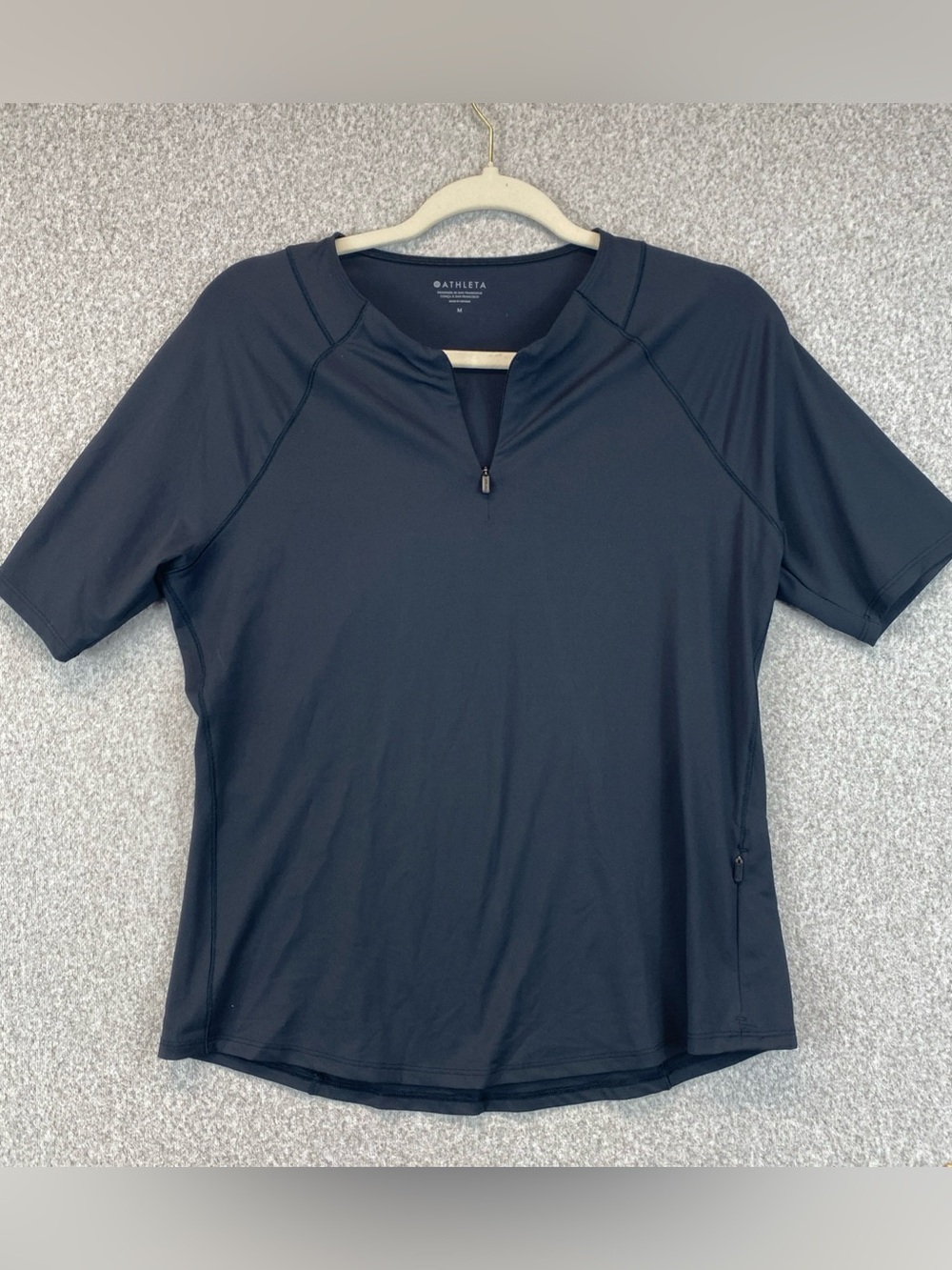 Athleta Women's V-Neck T-Shirt Size Medium Black velocity Tee Cycling Run Fit